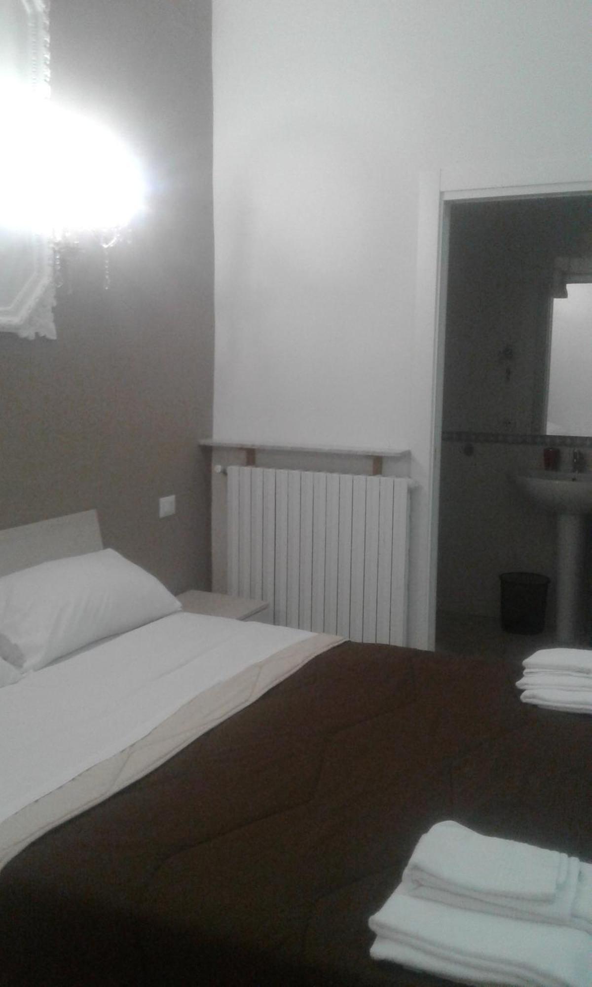 B&Bhotel Emmanuel Napoli Exteriör bild